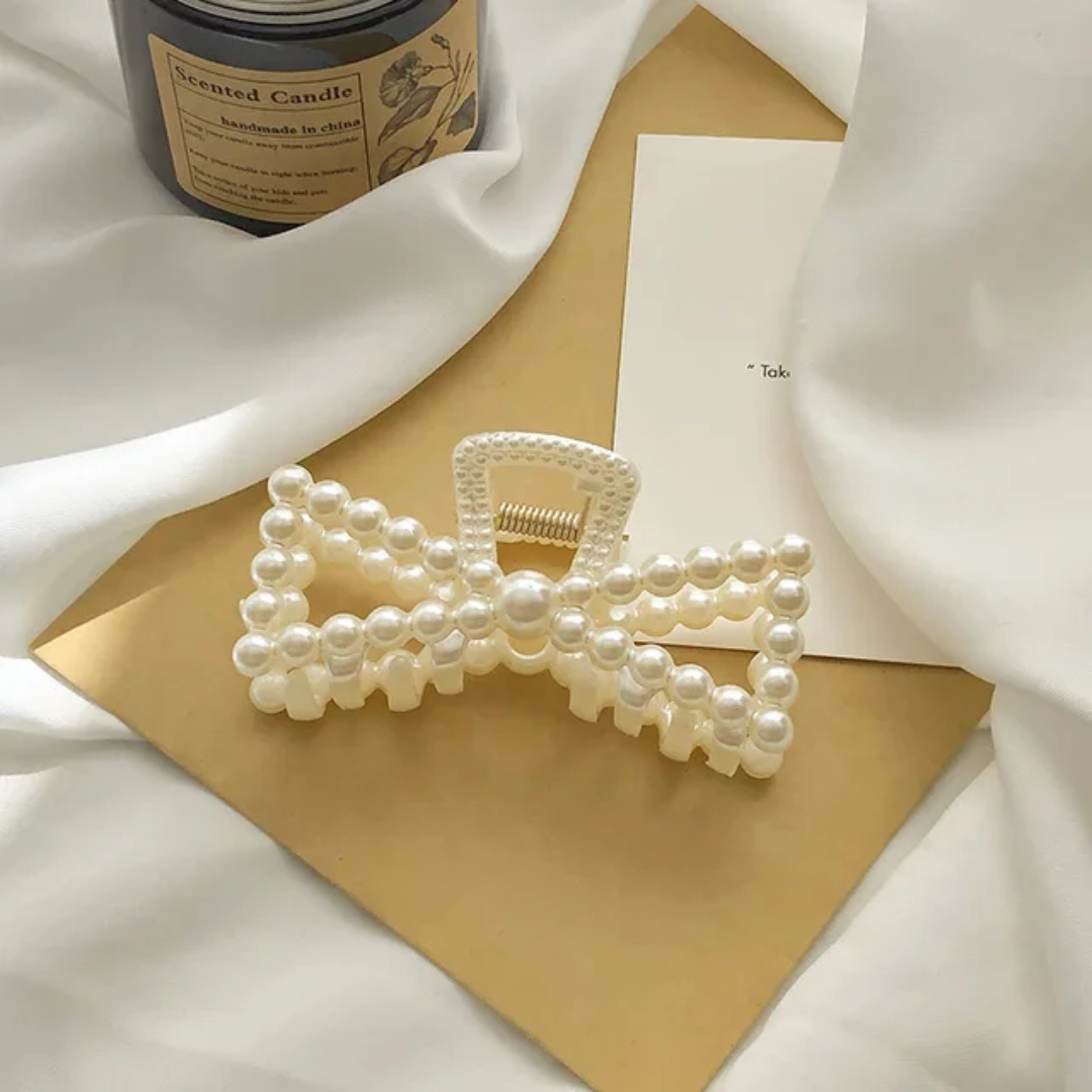 Elegant Pearl Claw Clip
