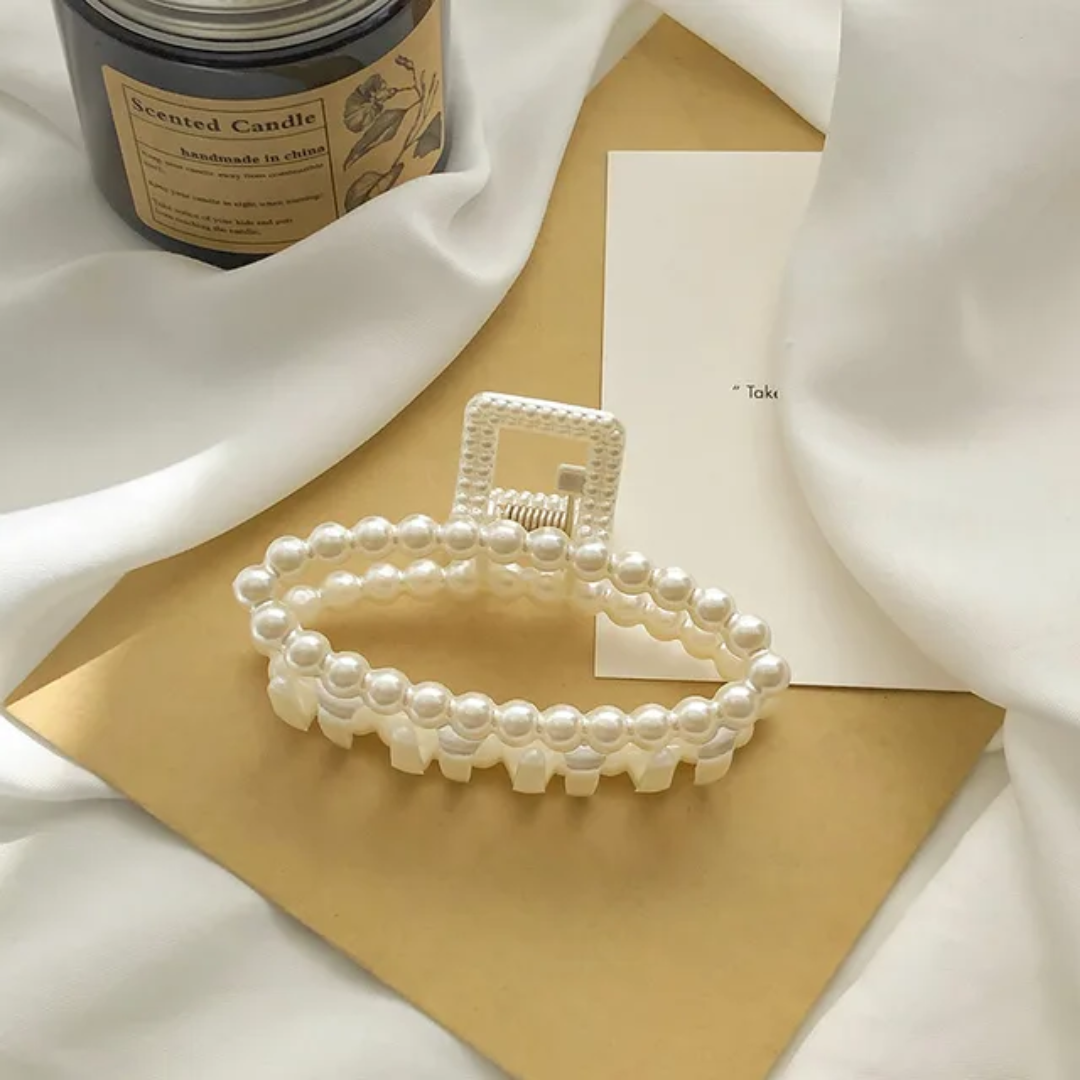 Elegant Pearl Claw Clip