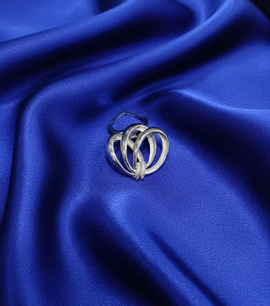The Intertwined Elegance Brooch