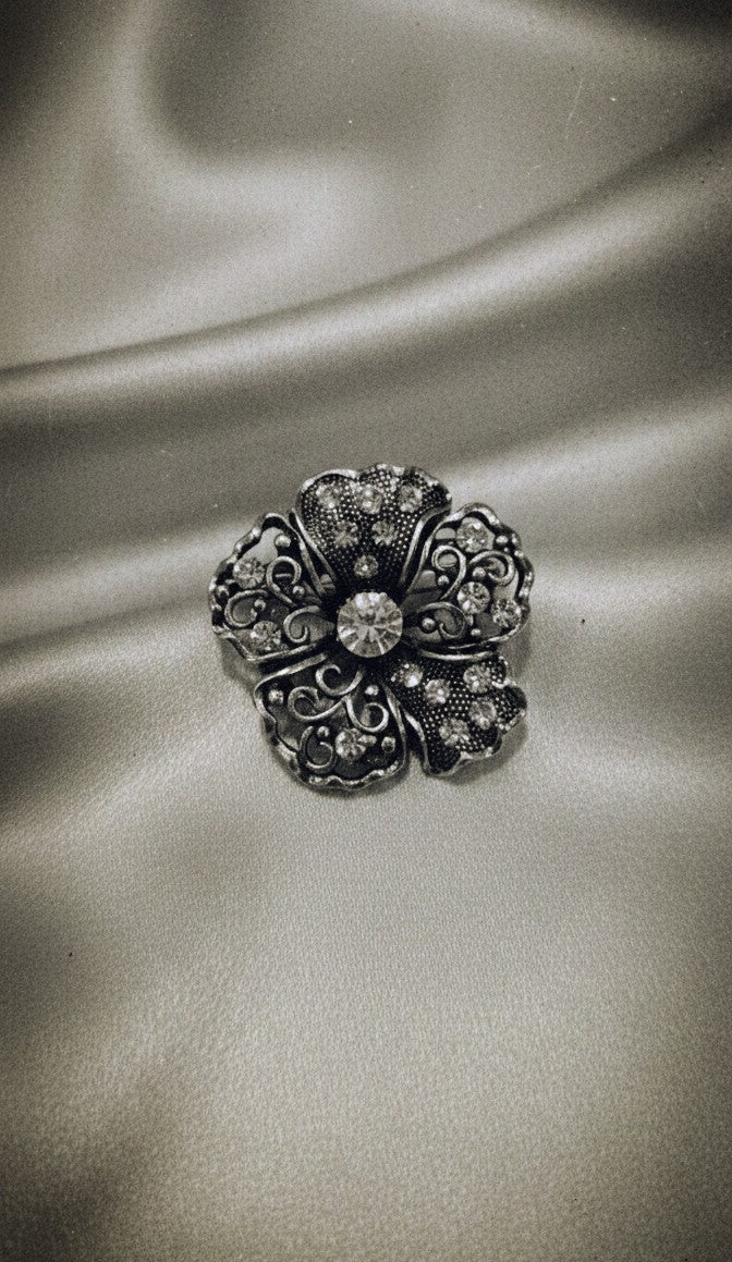 Elegant Vintage-Style Floral Brooch
